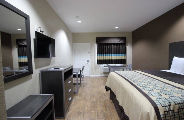 Scottish Inn & Suites