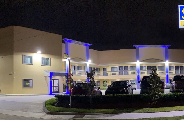 Scottish Inn & Suites