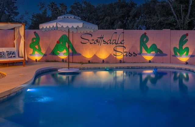 Scottsdale Sass - 5 Min to Old Town! Pool and Fire