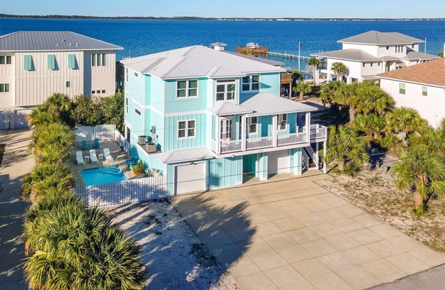 SCREAMING FALL/WINTER SPECIAL! Stunning Waterfront Home w/Pool!