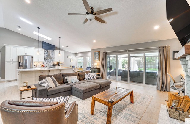 Screened Lanai + Fenced Yard: Luxe Orlando Home