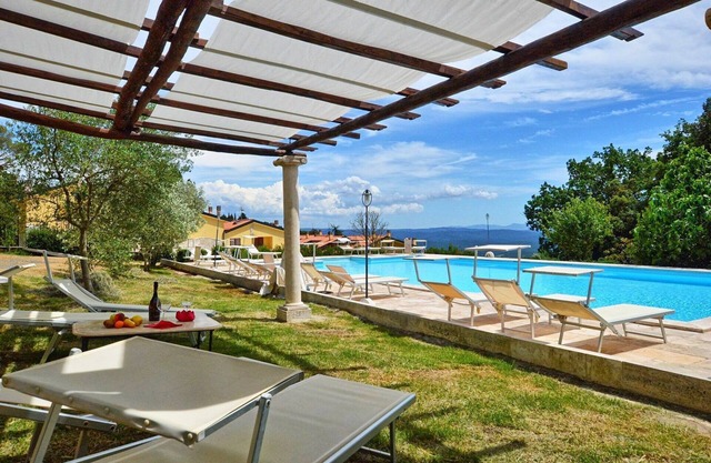 Sculture 2 - Holiday Rental with swimming pool on the Tuscan Coastline