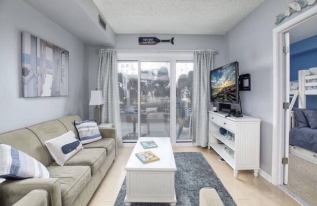 Sept!BeachBldg,SeapointeWalkout,Nxt to oceanftCondo-Steps to beach,poolsHottubs!