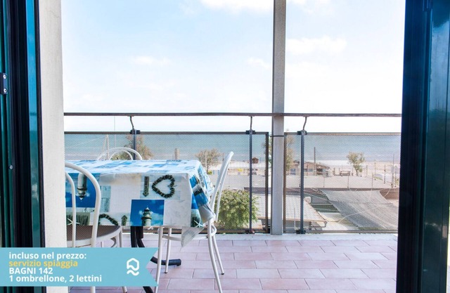 SE001 - Senigallia, one bedroom apartment on the sea with beach
