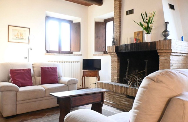 SE147 – Senigallia, portion of a farmhouse on two levels