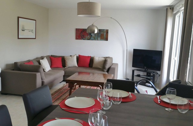 Sea and garden view apartment in a luxury residence close to the beach