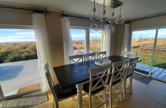 Sea Angel - Stunning views from this ocean front home !