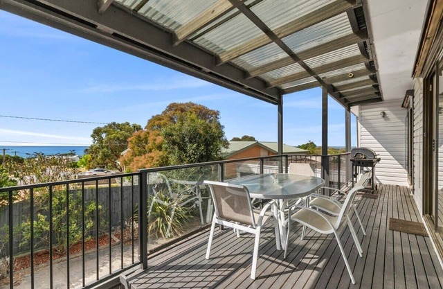 Sea Breeze filled Home by Portarlington Pier