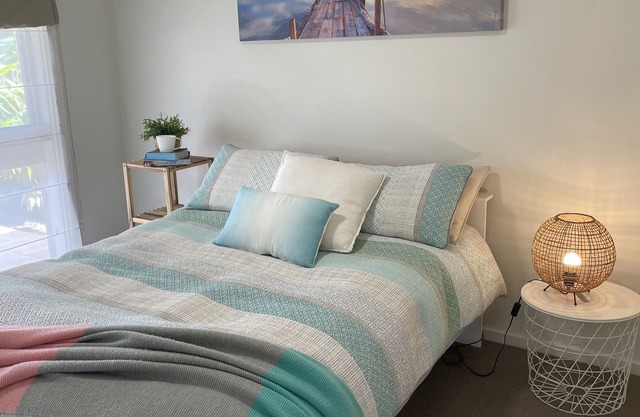 Sea Breeze Retreat - Coastal Holiday House Normanville