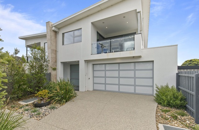 Sea Breeze The nperfect holiday home for 2 families, footsteps from the beach