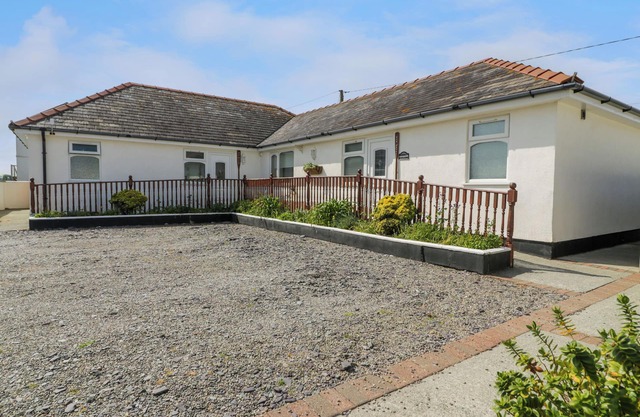 SEA BREEZE, with a garden in Dinas Dinlle
