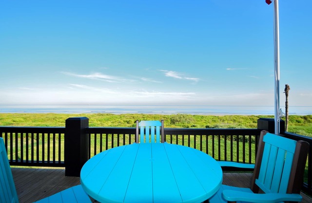 Sea Dreams~ New Beachfront~ 5 bedroom/5 bathroom~ Pool & Spa