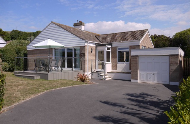Sea Dunes - a Croyde bungalow with sea views & easy walk to the beach or village