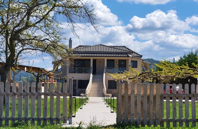 Sea Echoes Villa- Luxury 6-Bedroom Villa by the Sea– Ideal for Groups & Families