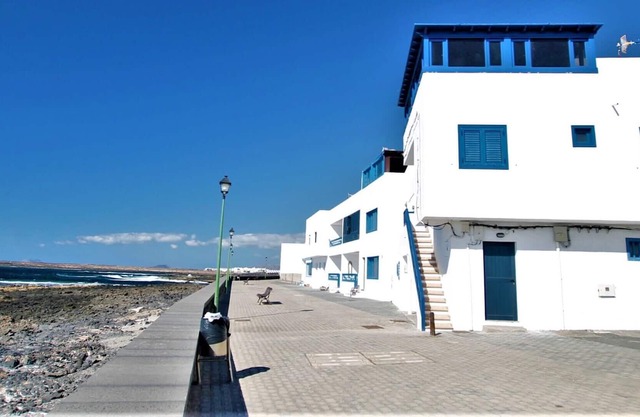 Sea Front Casa Blas - Three Bedroom Apartment, Sleeps 5