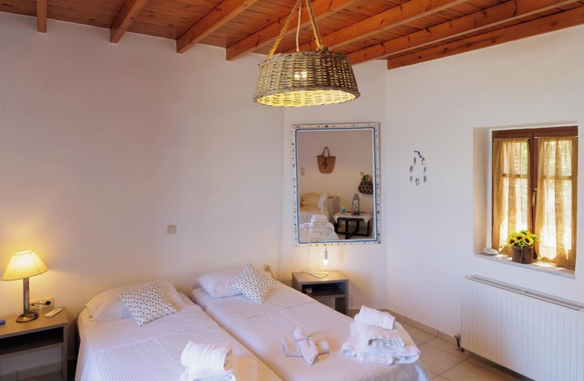 Sea front Maisonette for 8 in Neo Itilo