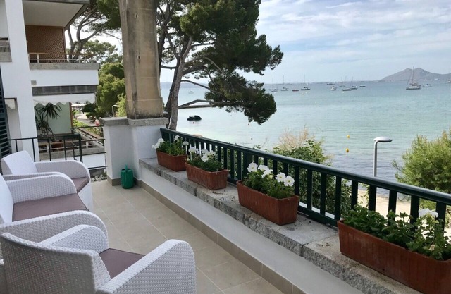 Sea front partment on Puerto Pollença Pinewalk, Kika