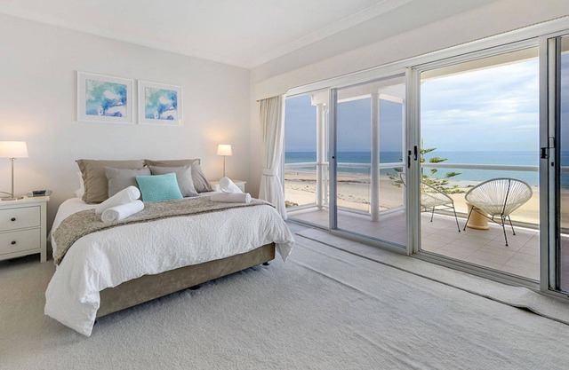 "SEA GEM" - Beachfront, easy walk to restaurants