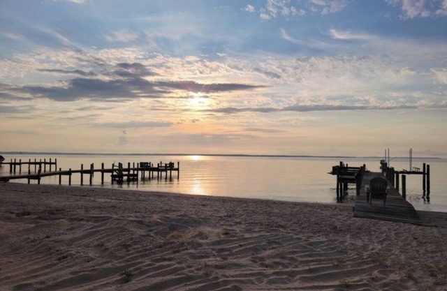 Sea Glass Beach House! Large sand beach, dock and hot tub! Pets welcome!