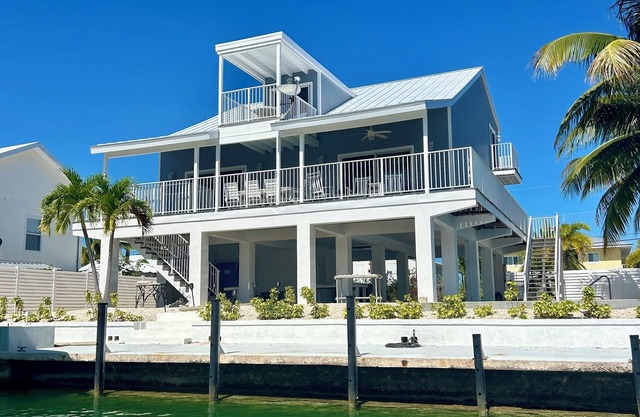 Sea Glass House of Summerland Key!nPool, 70 feet of Seawall, deep water canal!
