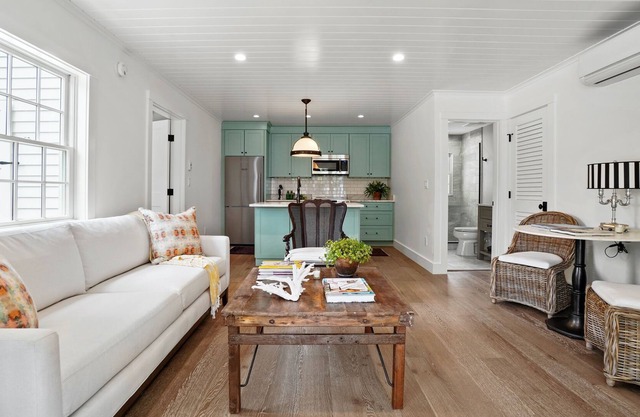 "Sea Glass", Luxurious 1-BR Charmer in Historic Cape Porpoise