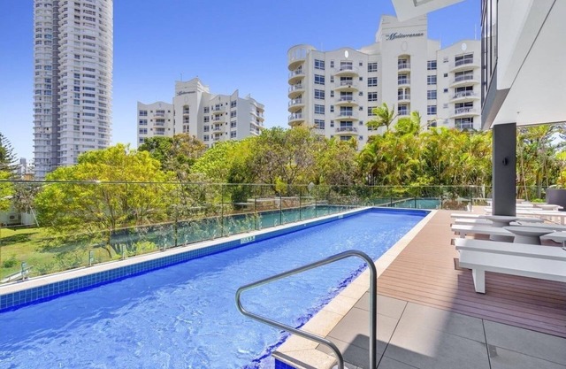 Sea Glimpse Escape at Sandbar Burleigh