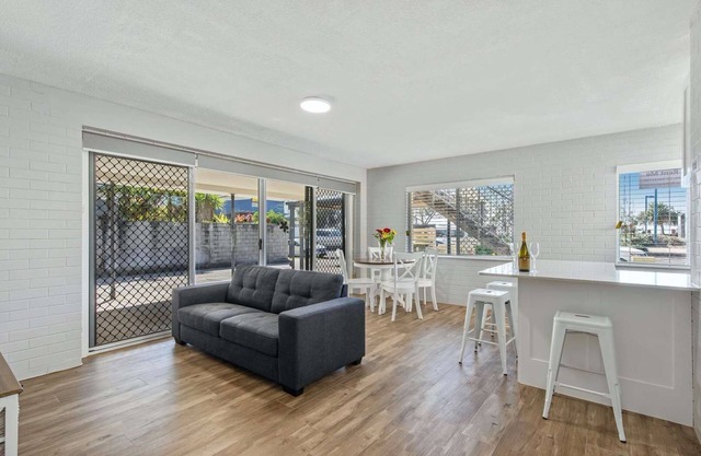 Sea-Hi 2 Bedroom Beach Side Apartment