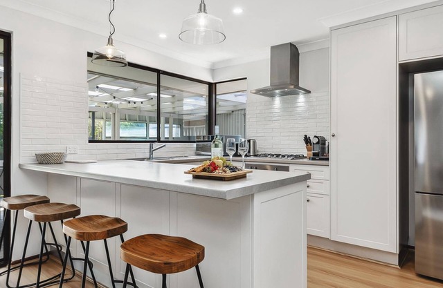 Sea La Vie ~ Coastal Chic Busselton Broadwater Retreat