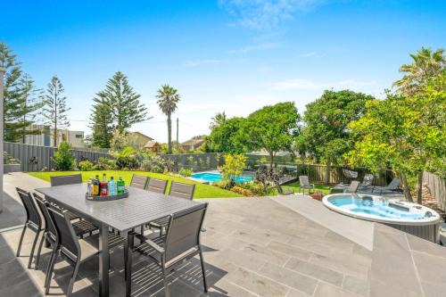 Sea La Vie - Pet Friendly with Fireplace and Swimming Pool & Spa