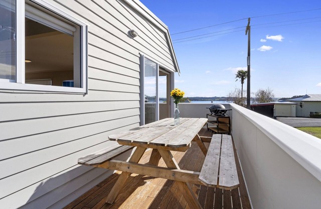 Sea La Vie - Russell Holiday Home