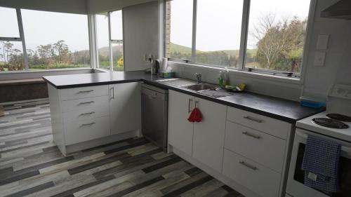 Sea & Mountain Views Retreat on Rosemary Farm