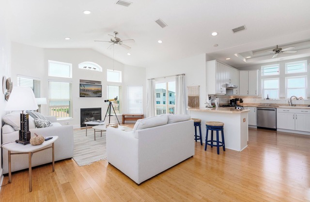 Sea Pearl beautiful beachside home! Less than one minute walk to the beach!