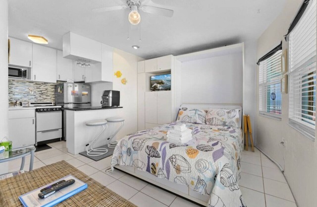 Sea Rocket 24: Second Floor Beachside Retreat