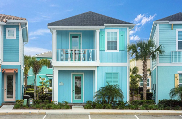 Sea Shell Blue Cottage near Disney with Private Pool and Margaritaville Resort.
