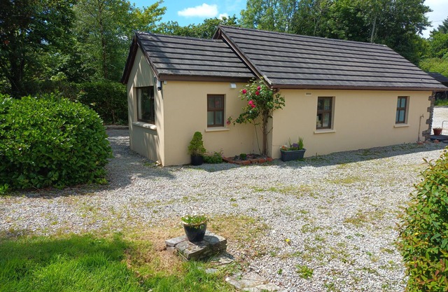 Sea View 1-Bed Cottage, Sleeps 2 w/Private Garden