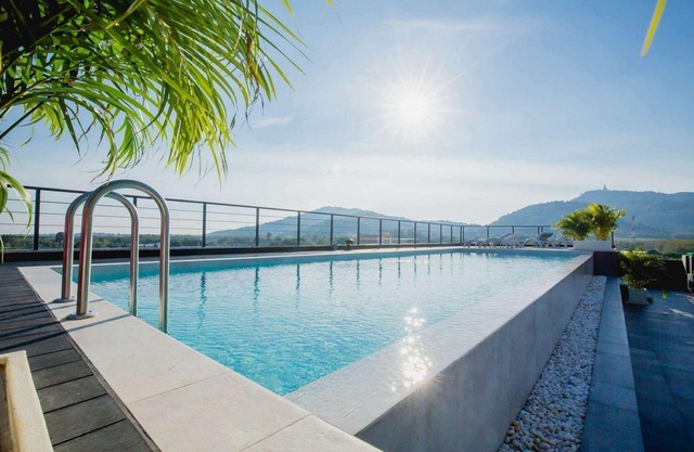 Sea View 35 sqm Condo, 6th Floor, WiFi 200 mbps, Pool, Next To Shopping Mall