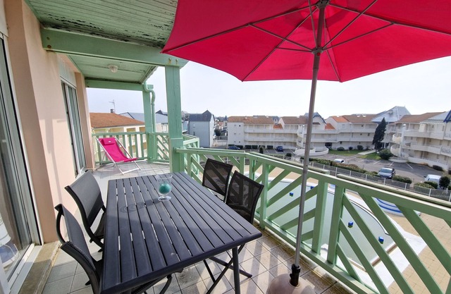 Sea View Apartment with Pool & Tennis Court, 2BR, 6 Guests, Châtelaillon-Plage