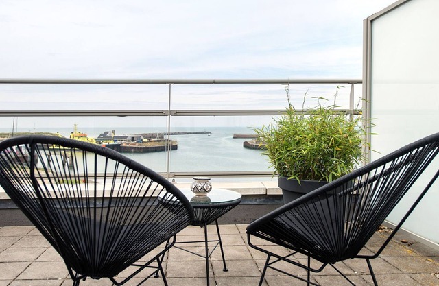 Sea-view apartment in Den Haag with terrace
