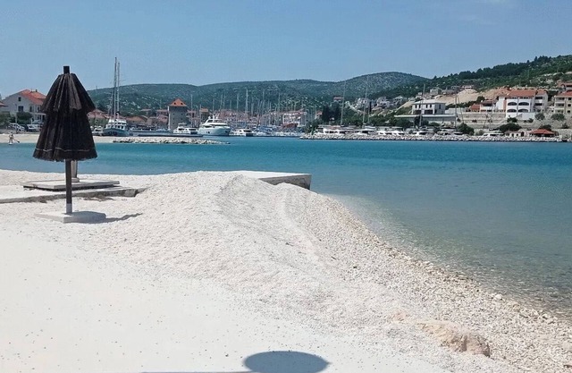 Sea-view Apartment - Sleeps 4, Parking & Balcony