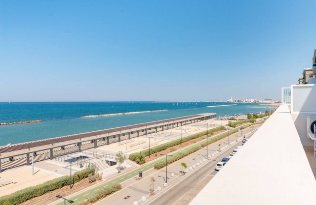 Sea view Apartment with balcony!