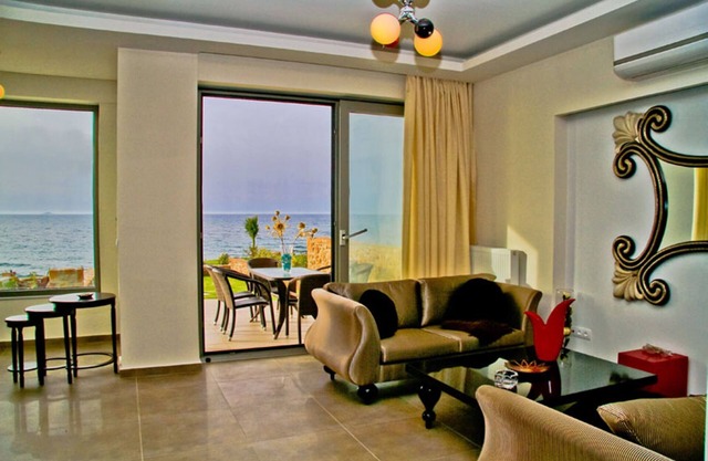 Sea View Beachfront Peri Villa