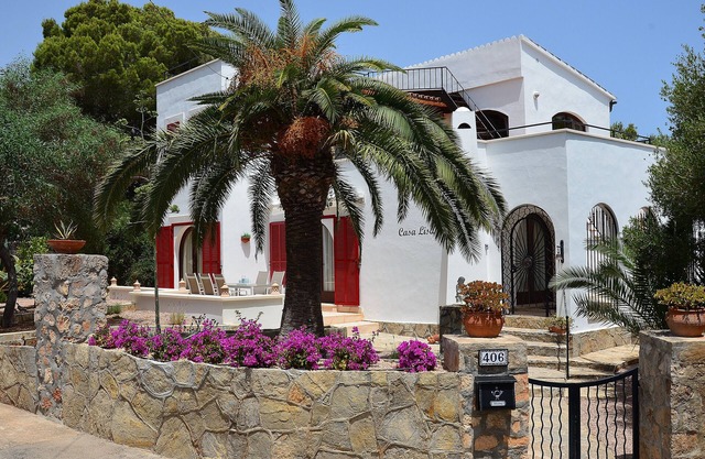 Sea view, close to the beach, quiet location, private pool, air conditioning, internet, ecological