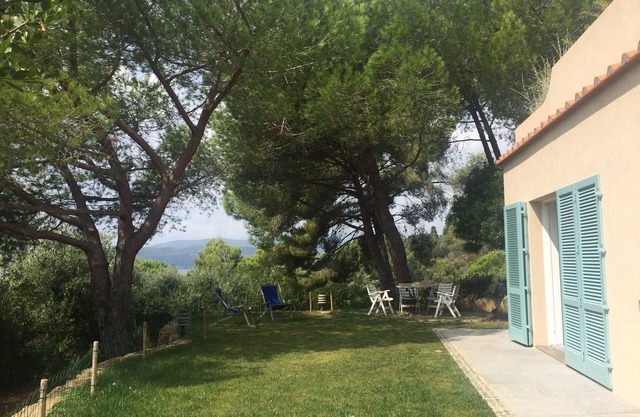 Sea-view cottage a stone's throw from the beach near Capoliveri
