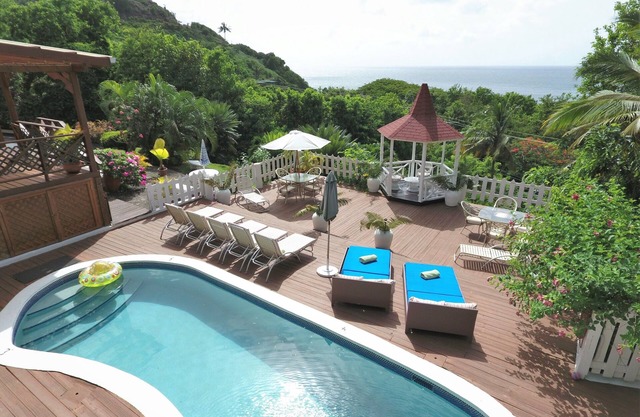Sea view, fully staffed villa for Families & Retreats, groups of 12 - 20 guests