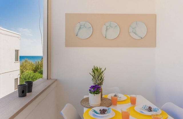 Sea view house - 50 steps from the sea - sleeps 4 -veranda with sea view