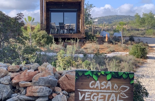 Sea view lodge surrounded by thyme and wild lavender, 10 minutes from the islands.