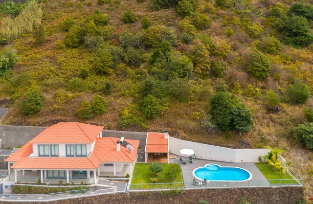 Sea View, Luxury, Comfort, Privacy, Free Wifi and Heated Pool