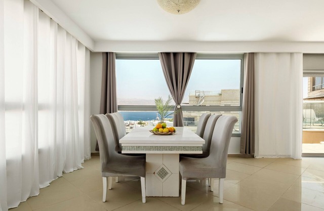 Sea View Penthouse Near the Beach by Sea N' Rent