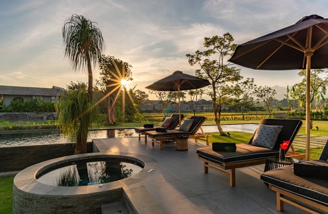 Sea View Pool House - Exclusive Beachfront Property In North Bali