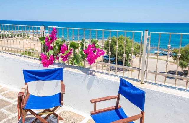 Sea view terrace-Sea 50 mt away- Dishwasher- 2 bathrooms with shower- 5 guests.